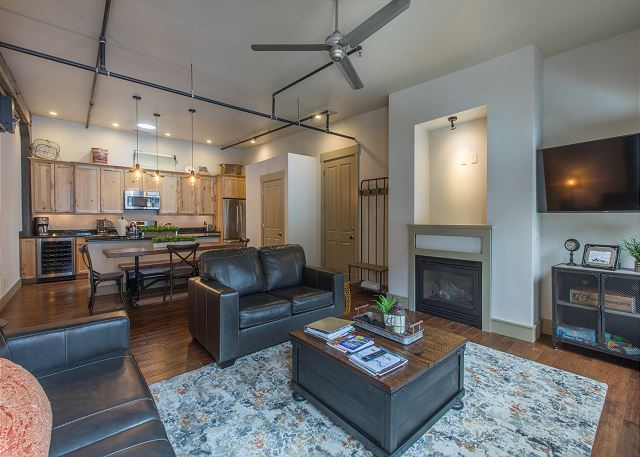 Contemporary Cozy Loft - Heart of Downtown - Air Conditioning