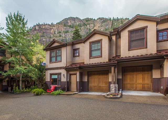 Cozy Ouray Townhome with Fireplace- Close to Downtown and Hot Springs Pool 2