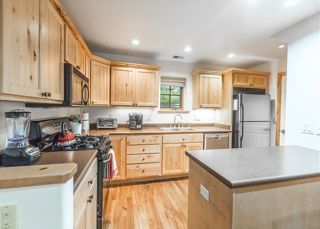 Cozy Ouray Townhome with Fireplace- Close to Downtown and Hot Springs Pool 8