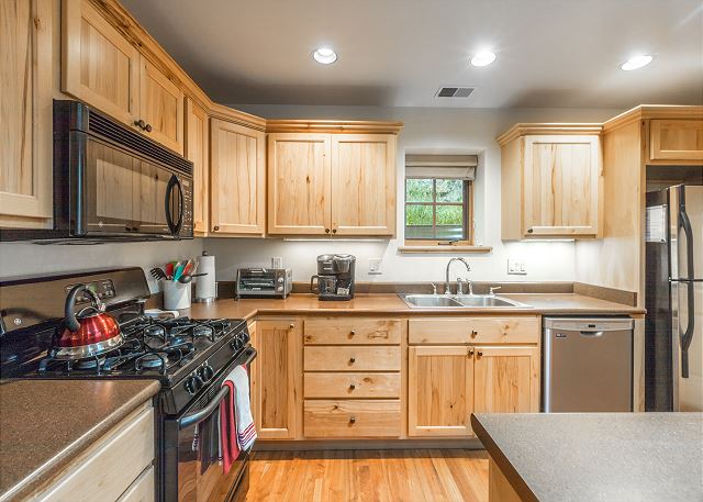 Cozy Ouray Townhome with Fireplace- Close to Downtown and Hot Springs Pool 9