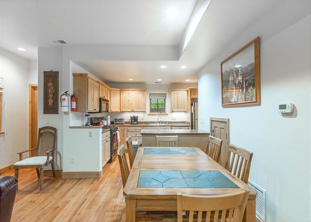 Cozy Ouray Townhome with Fireplace- Close to Downtown and Hot Springs Pool 4