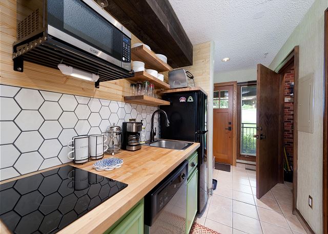 Golden Feather Getaway (#552) |Near Ski - Deck - Golf/AC/ Pool/Hot Tub 8