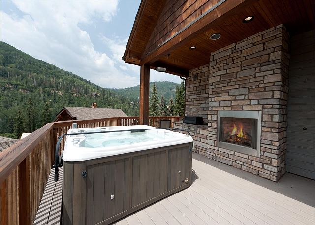 Luxury Home Across from Purgatory w/Views - Hot Tub & Deck with gas Fireplace