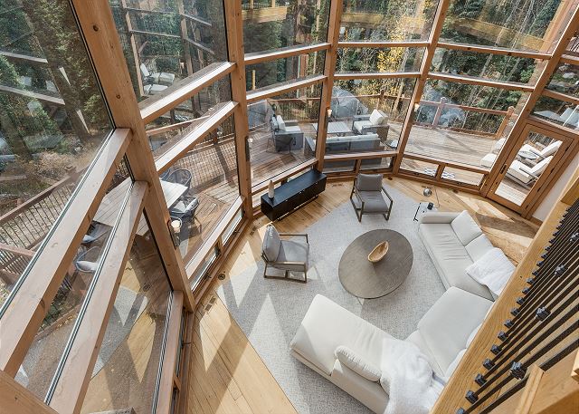 Luxurious Mountain Lodge – Views, Hot Tub/Ping Pong – 5 Min from Purg 8