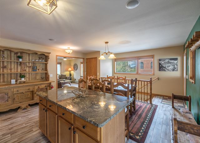 Charming Top Floor Downtown Ouray Retreat | Spectacular Views 2