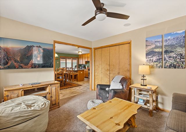 Charming Top Floor Downtown Ouray Retreat | Spectacular Views 9