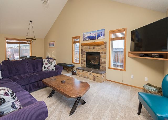 The Quails Nest! SW Bend Custom Family Friendly Home ~ Fire pit ~ Pac Man 5