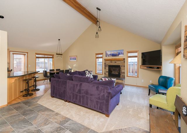 The Quails Nest! SW Bend Custom Family Friendly Home ~ Fire pit ~ Pac Man 4