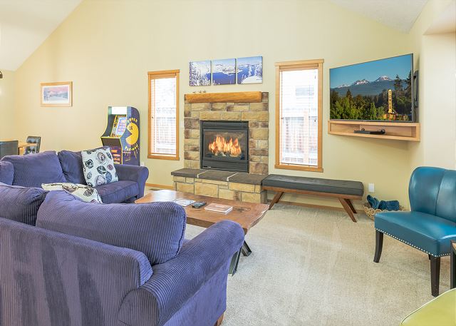 The Quails Nest! SW Bend Custom Family Friendly Home ~ Fire pit ~ Pac Man 9