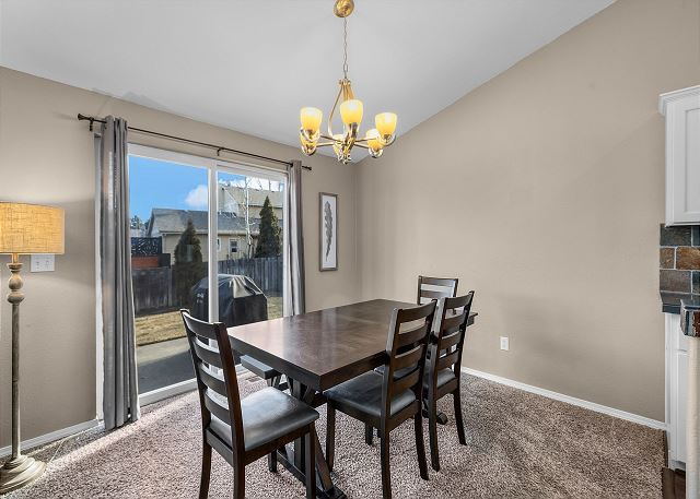 Dog Friendly ~ SW Bend Home Close to Old Mill ~ Soaking Tub ~ Fireplace 8