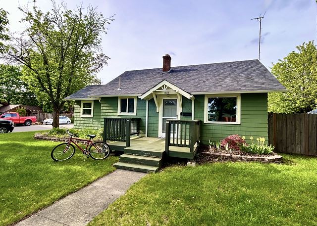 Close to Downtown CDA | Updated Kitchen |Great Fenced Backyard |Cozy Cottage