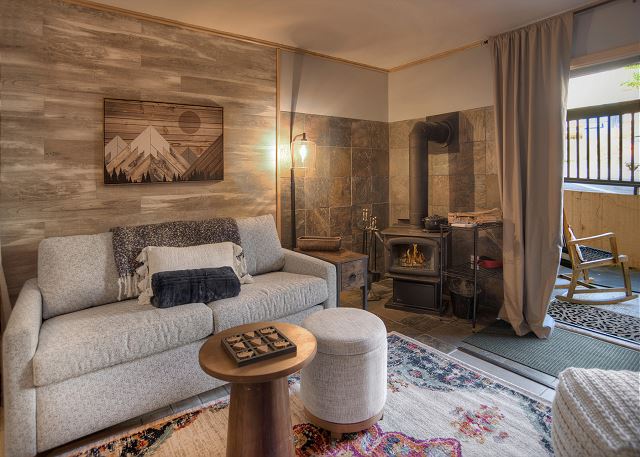 Cozy Bear Den (#109) | Close to Lifts, Fireplace, Patio, No Stairs, Hot Tub 10