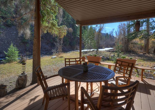 River Front Cabin on 1 acre - 14 Minutes to Downtown Durango 2