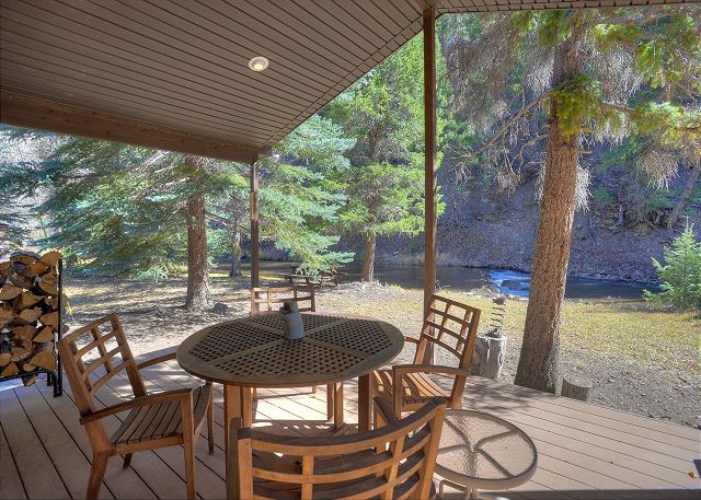 River Front Cabin on 1 acre - 14 Minutes to Downtown Durango