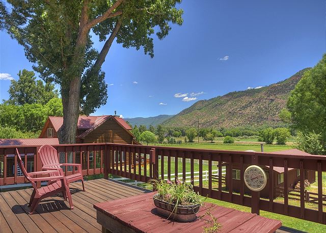 Large home with amazing views - 10 Minutes to Durango - Pool & Foosball Table