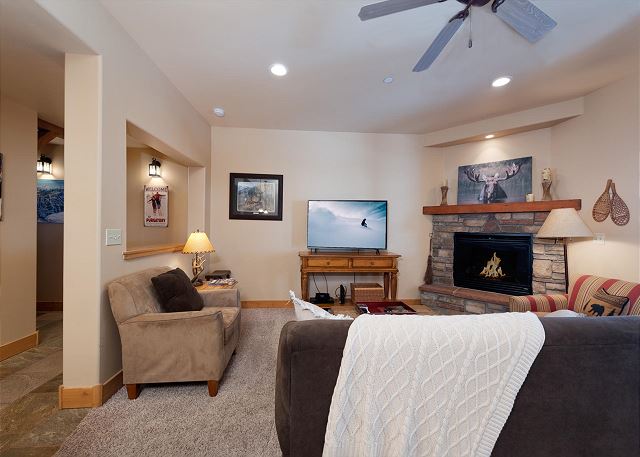 Pet Friendly Black Bear Townhome across from Purgatory - Views - Free Shuttle 4