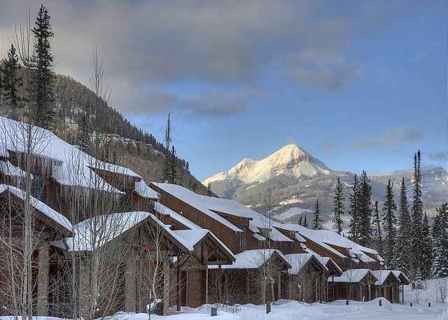 Pet Friendly Black Bear Townhome across from Purgatory - Views - Free Shuttle