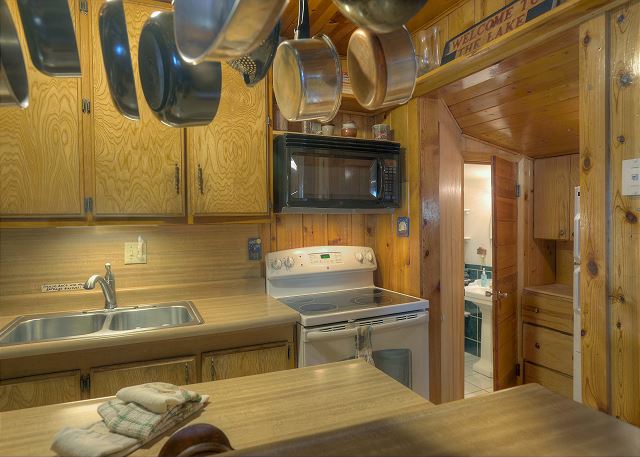 Water's Edge Cabin on Lake Vallecito | Waterfront, Lake Views, Walk to Marina 9