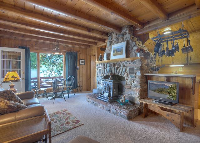 Water's Edge Cabin on Lake Vallecito | Waterfront, Lake Views, Walk to Marina 8