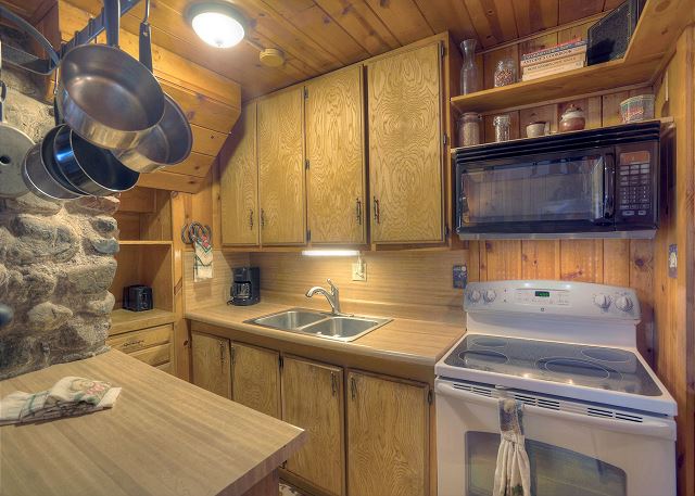 Water's Edge Cabin on Lake Vallecito | Waterfront, Lake Views, Walk to Marina 10