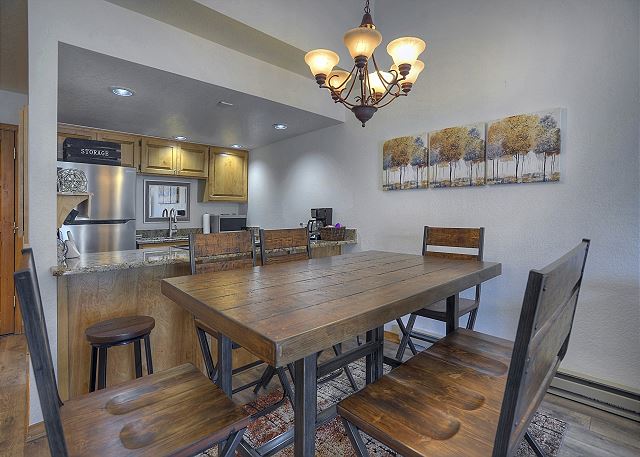 Cascade Village/ Deck w/ Mountain Views/ Heated Pool 6