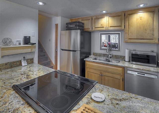 Cascade Village/ Deck w/ Mountain Views/ Heated Pool 8