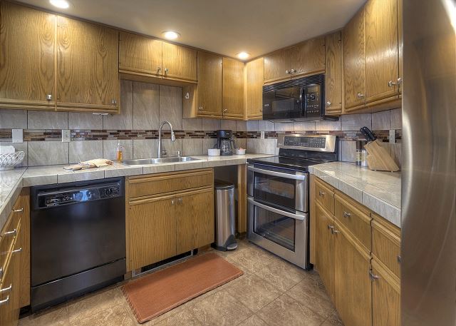 Cascade Village/ Two Decks w/ Great Views/Heated Pool 10