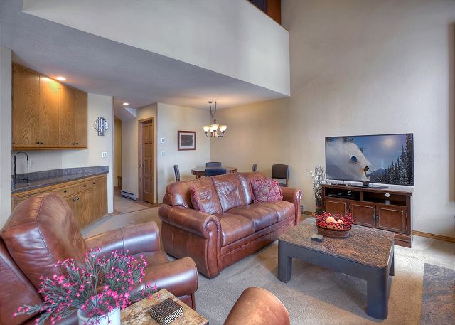 Cascade Village/ Two Decks w/ Great Views/Heated Pool 4