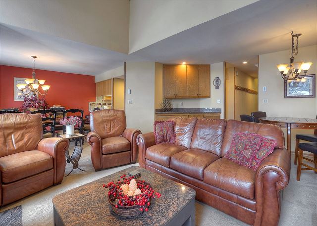 Cascade Village/ Two Decks w/ Great Views/Heated Pool 3