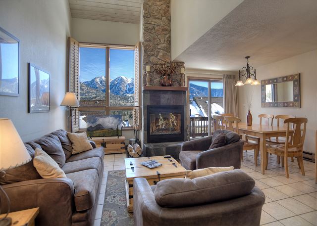 Cascade Village condo - Awesome Mountain Views - Free Ski Shuttle/Heated Pool