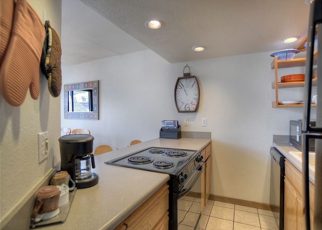 Cascade Village condo - Awesome Mountain Views - Free Ski Shuttle/Heated Pool 10