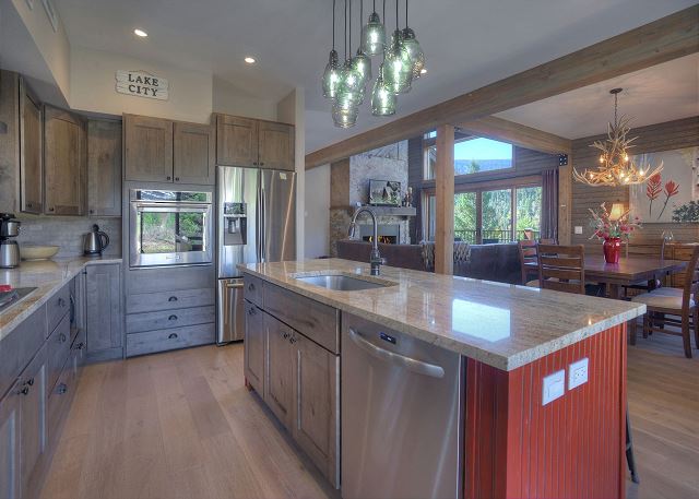 Luxury Home | Mountain Views, Outdoor Fireplace | 1 Mile to Purg 10