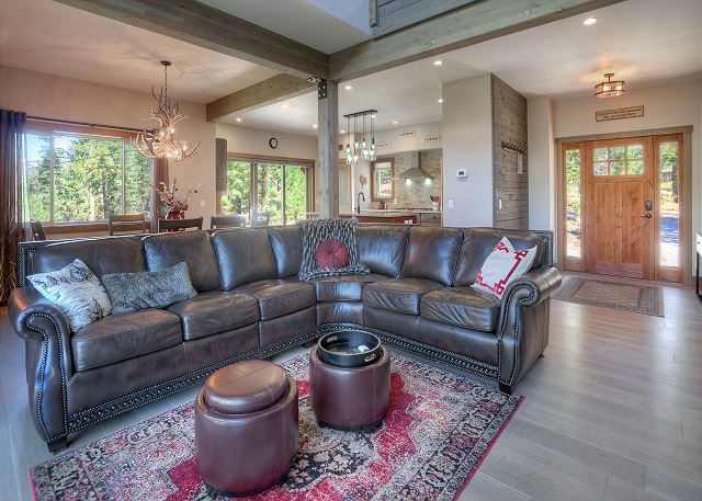 Luxury Home | Mountain Views, Outdoor Fireplace | 1 Mile to Purg 9