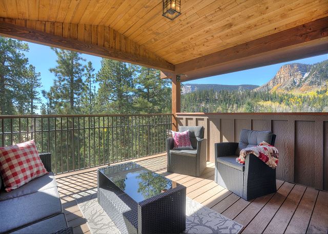 Luxury Home | Mountain Views, Outdoor Fireplace | 1 Mile to Purg 3