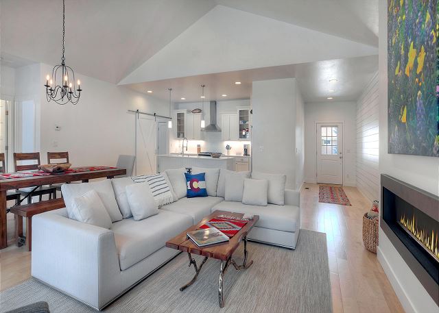 New Contemporary Mountain Home - 12 Min. to Durango - Central AC - Views 4