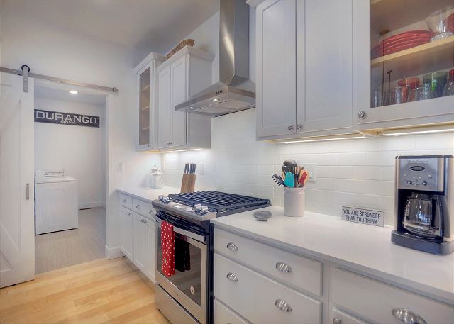 New Contemporary Mountain Home - 12 Min. to Durango - Central AC - Views 7