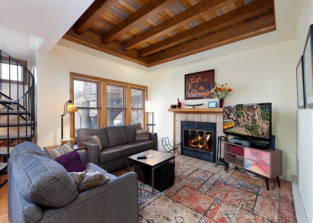 Hillside Hideaway | By FLC, Town, Trails&Golf - Pool & HotTub - Ferringway#17 8