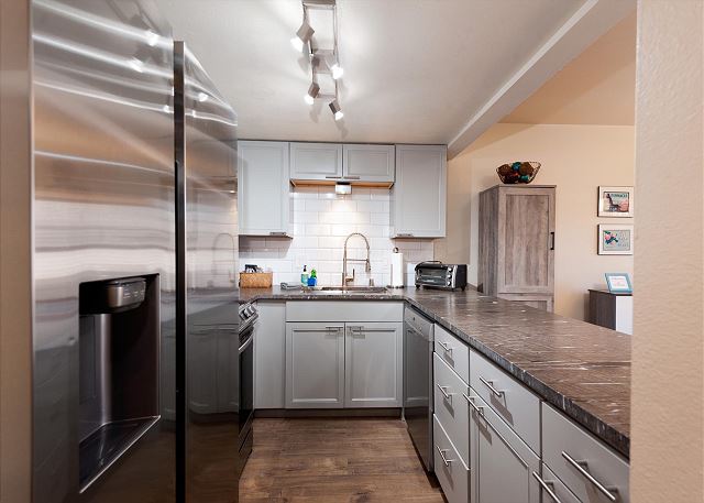 Hillside Hideaway | By FLC, Town, Trails&Golf - Pool & HotTub - Ferringway#17 7