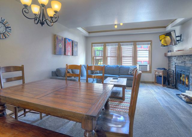 The Blue Bear (#9) | Near FLC, Town, Trails & Golf - Pool & Hot Tub 10