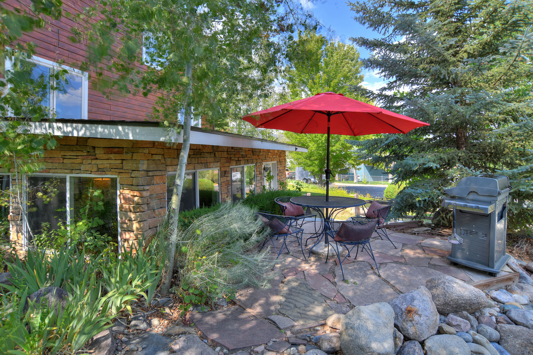 Private outdoor seating with BBQ Grill