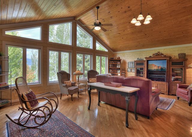 Updated home with views near downtown Durango - Hot Tub, AC & Yard 3