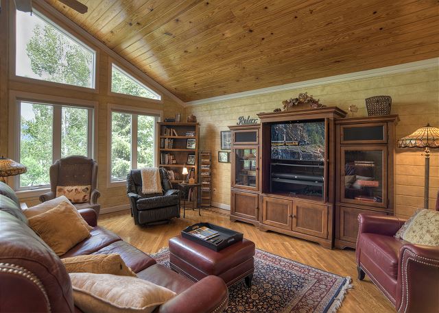 Updated home with views near downtown Durango - Hot Tub, AC & Yard 4