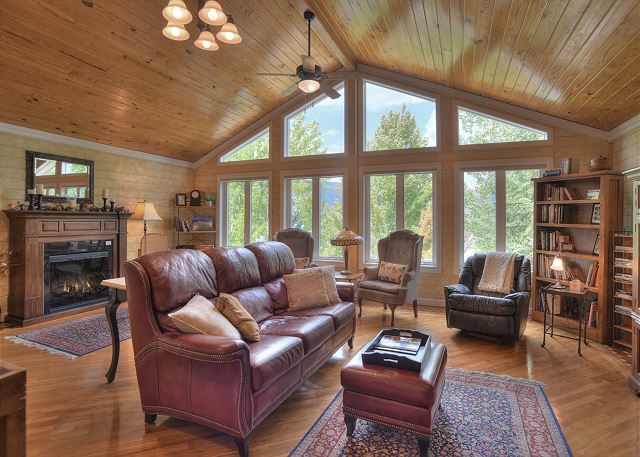 Updated home with views near downtown Durango - Hot Tub, AC & Yard 2