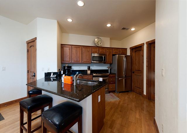 Peregrine Point Condo Steps to Lifts - Amazing Views 7