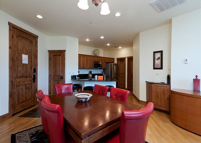 Peregrine Point Condo Steps to Lifts - Amazing Views 6