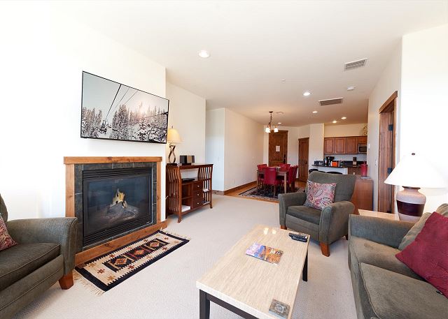 Peregrine Point Condo Steps to Lifts - Amazing Views 3