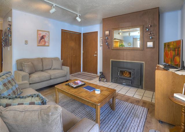 Powder Paradise (#101) | Walk to Ski Lift - Fireplace/Deck - Ski Locker 9