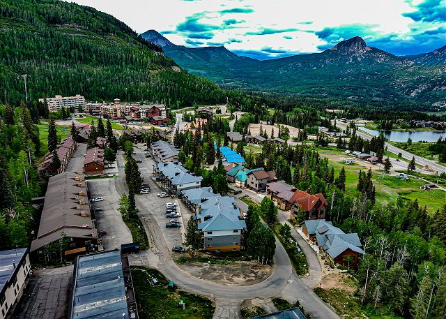 Powder Paradise (#101) | Walk to Ski Lift - Fireplace/Deck - Ski Locker 10