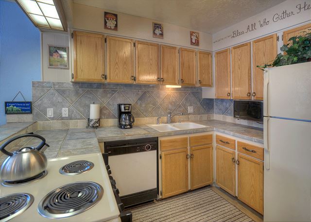 Powder Paradise (#101) | Walk to Ski Lift - Fireplace/Deck - Ski Locker 7