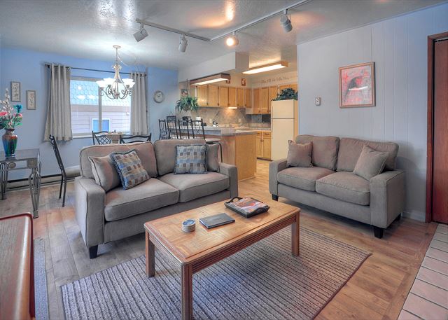 Powder Paradise (#101) | Walk to Ski Lift - Fireplace/Deck - Ski Locker 8